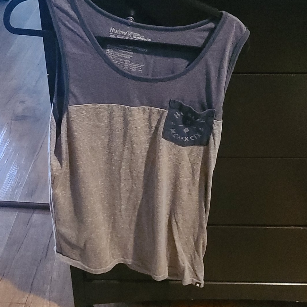 Tank tops - Picture 2 of 5